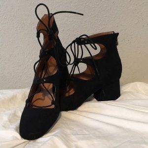 Black crisscross heels👠